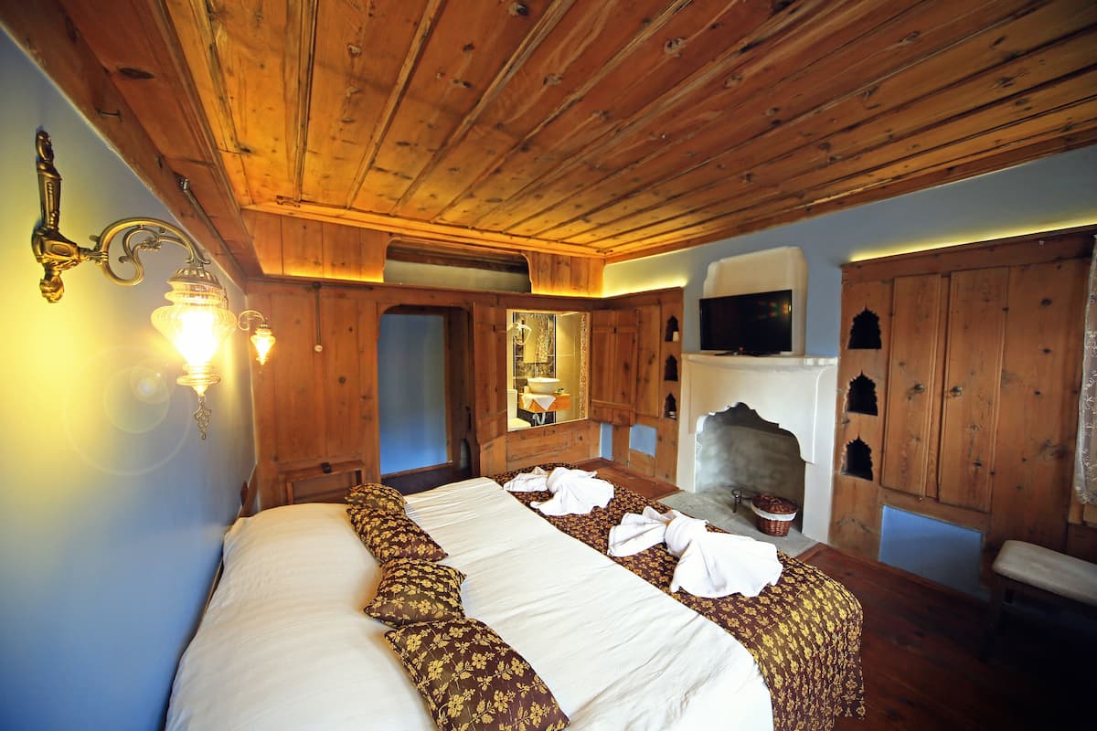 laptop workspace, free cots/infant beds, rollaway beds, free wifi