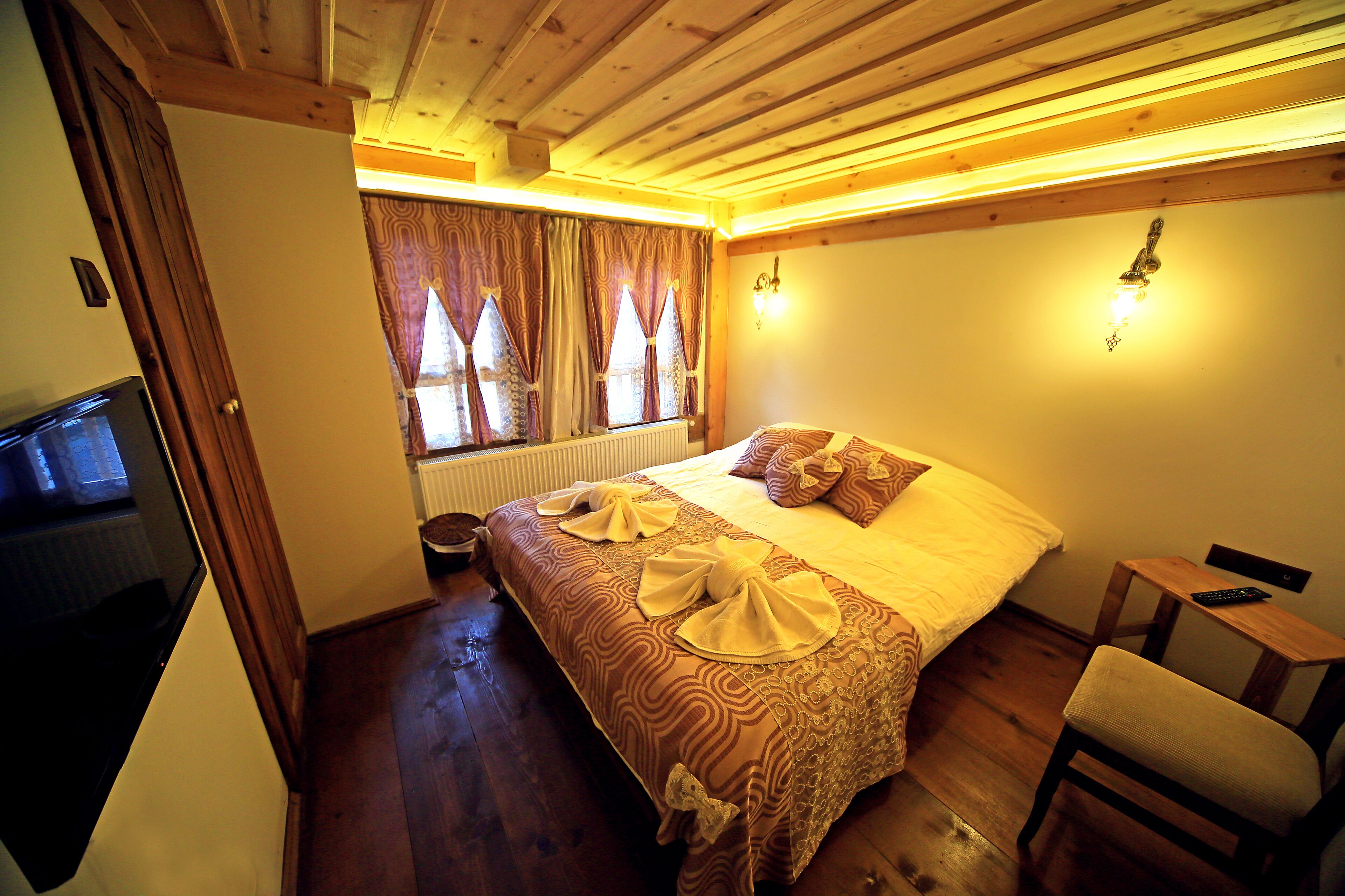 standard room | laptop workspace, free cots/infant beds, rollaway beds, free wifi