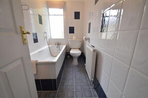 Double Room | Bathroom | Free toiletries, hair dryer, towels