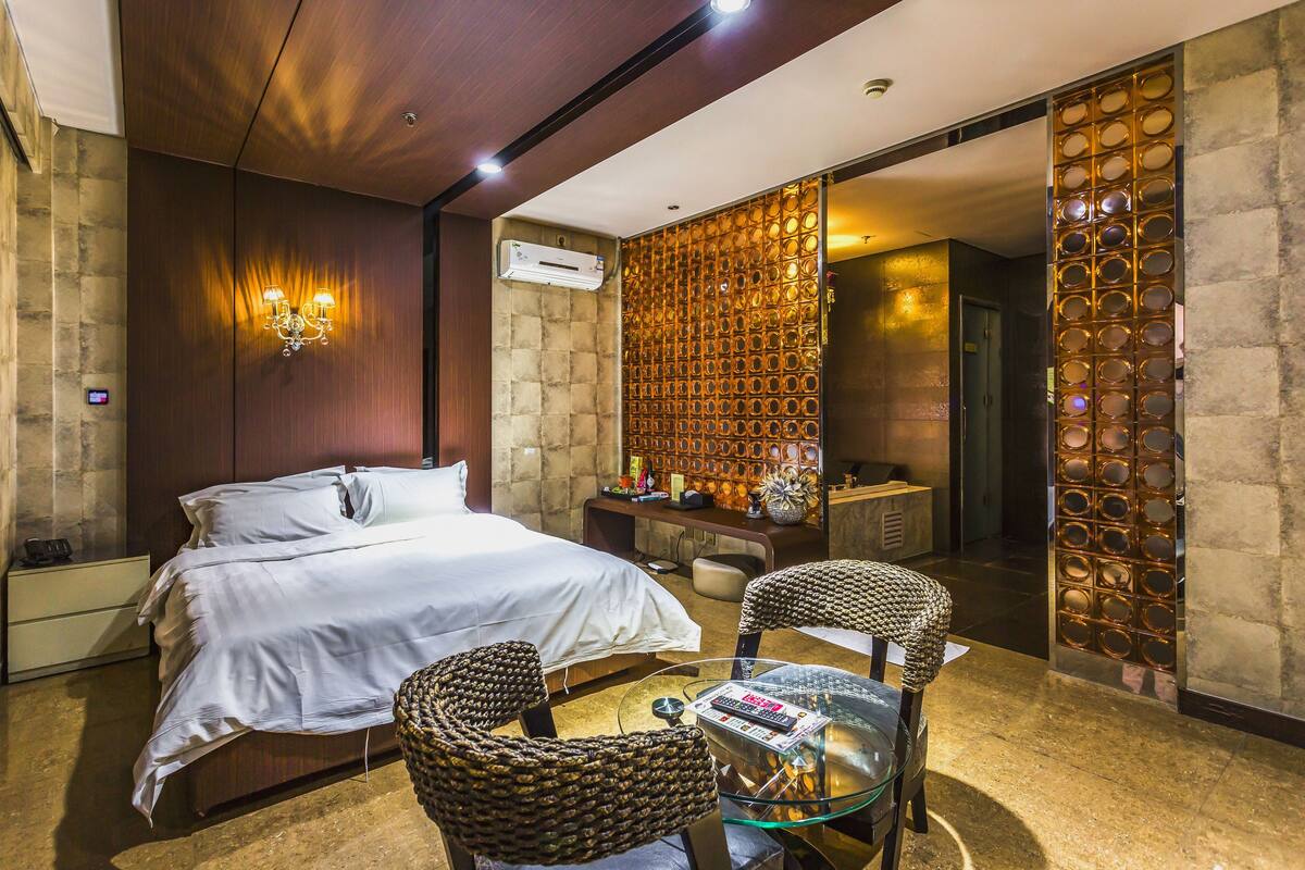 Deluxe Room B