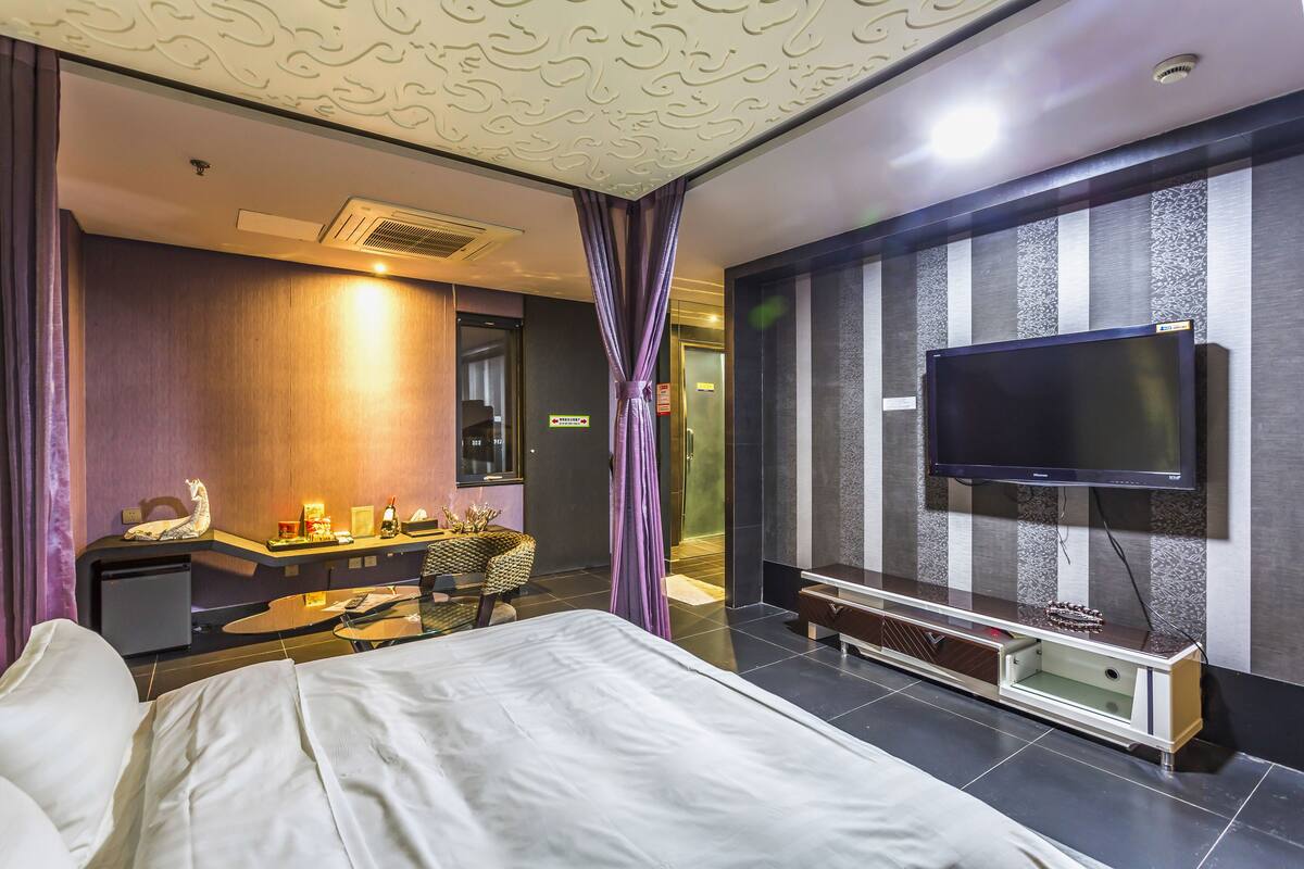 Executive Room B