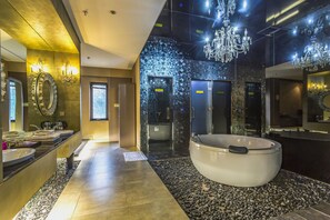 Superior Room | Bathroom