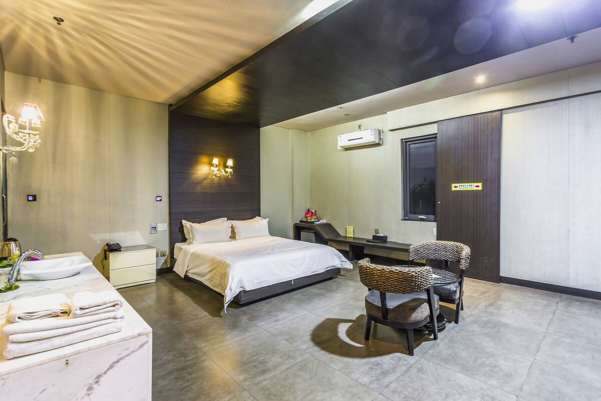 Deluxe Room A