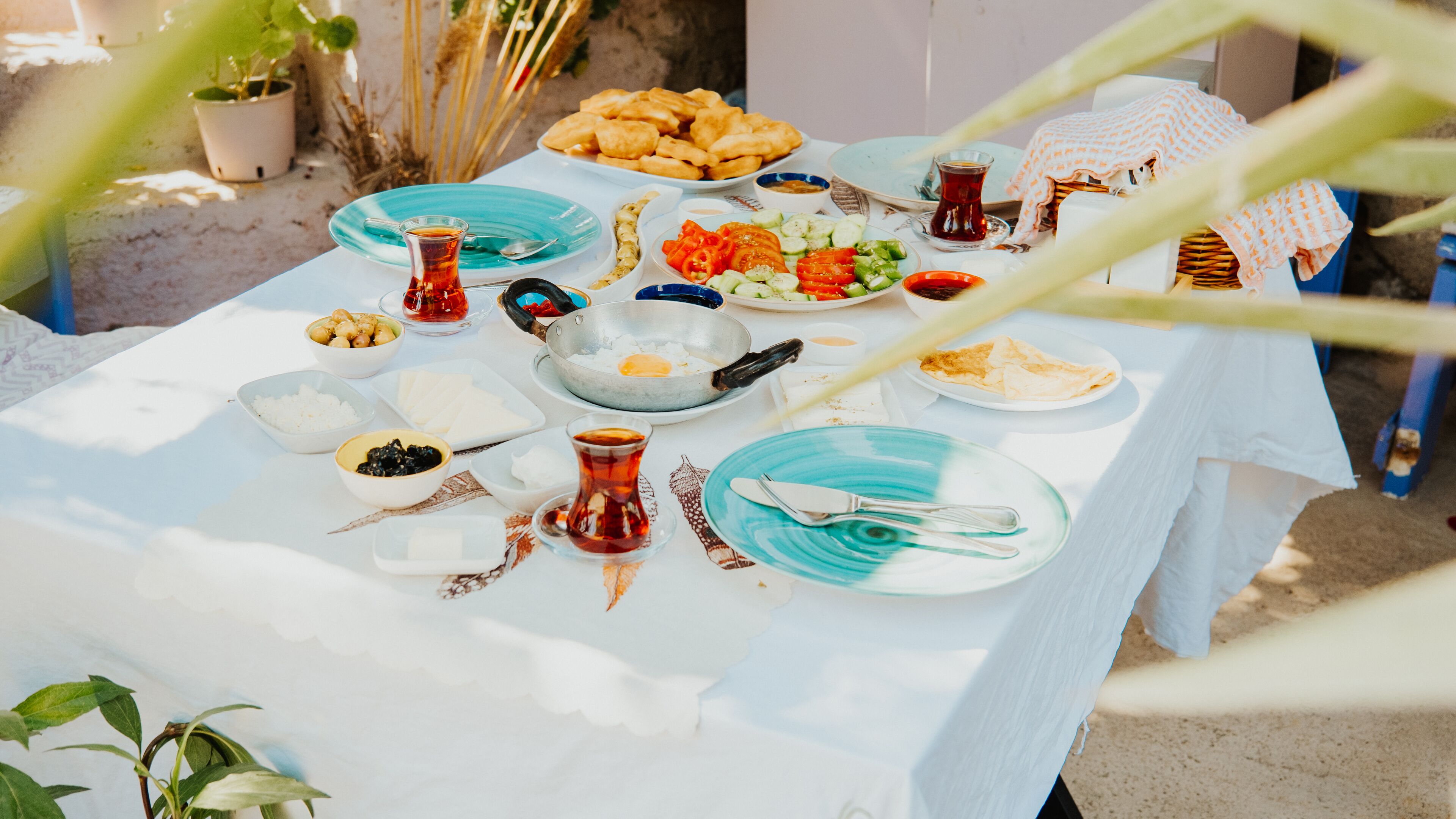 daily full breakfast (eur 10 per person)