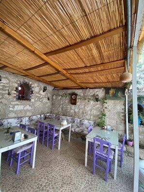 Daily full breakfast (EUR 10 per person)