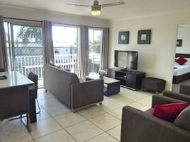 2 Bedroom Apartment - 2 King Beds  | Living area
