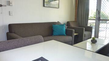 1 Bedroom Apartment | Iron/ironing board, free WiFi, bed sheets