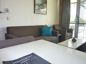 Iron/ironing board, free WiFi, bed sheets - Jadran Motel & El Jays Holiday Lodge (Labrador)