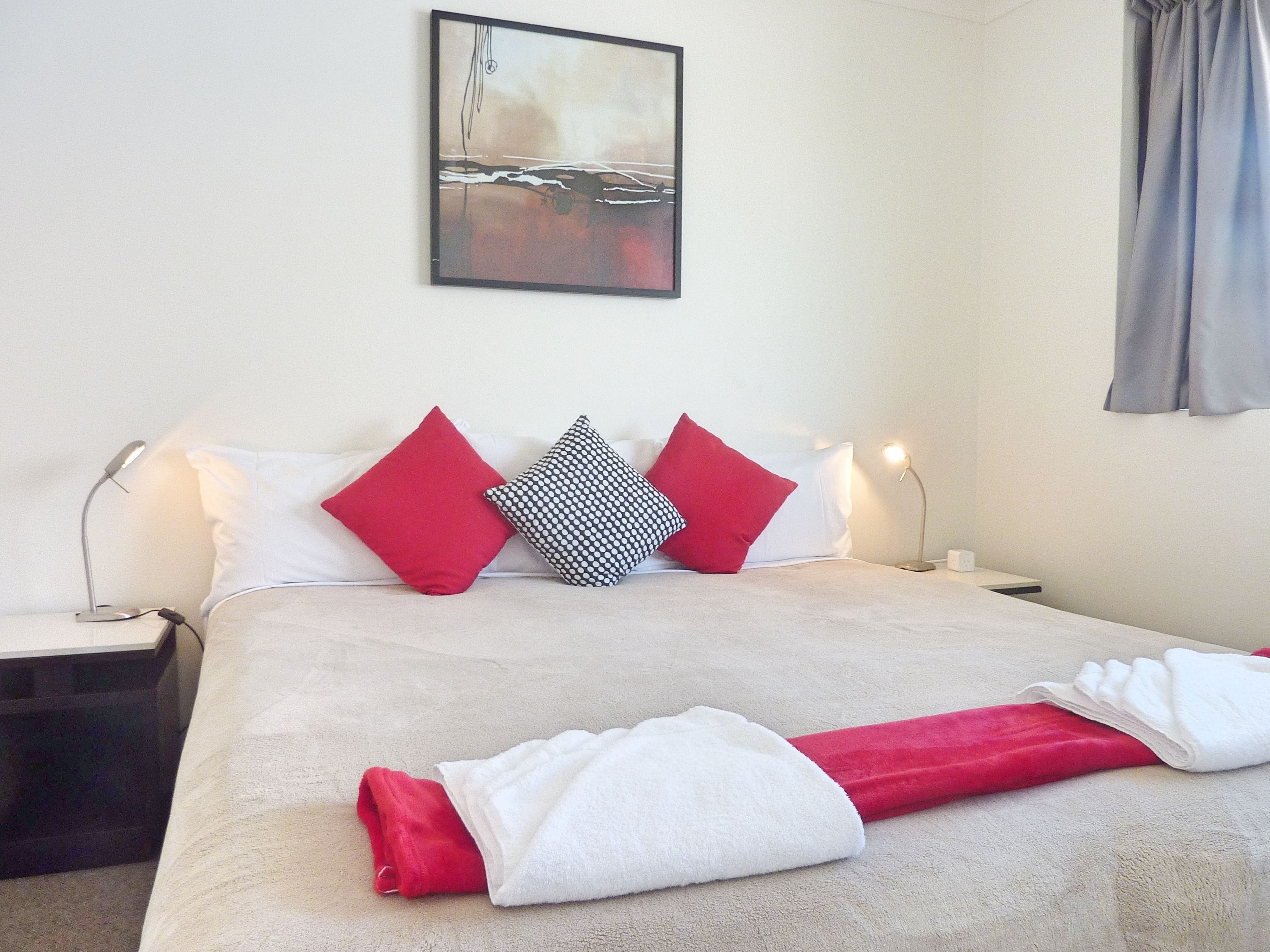 2 Bedroom Apartment - 2 King Beds  | Iron/ironing board, free WiFi, bed sheets