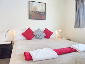 2 Bedroom Apartment - 2 King Beds 