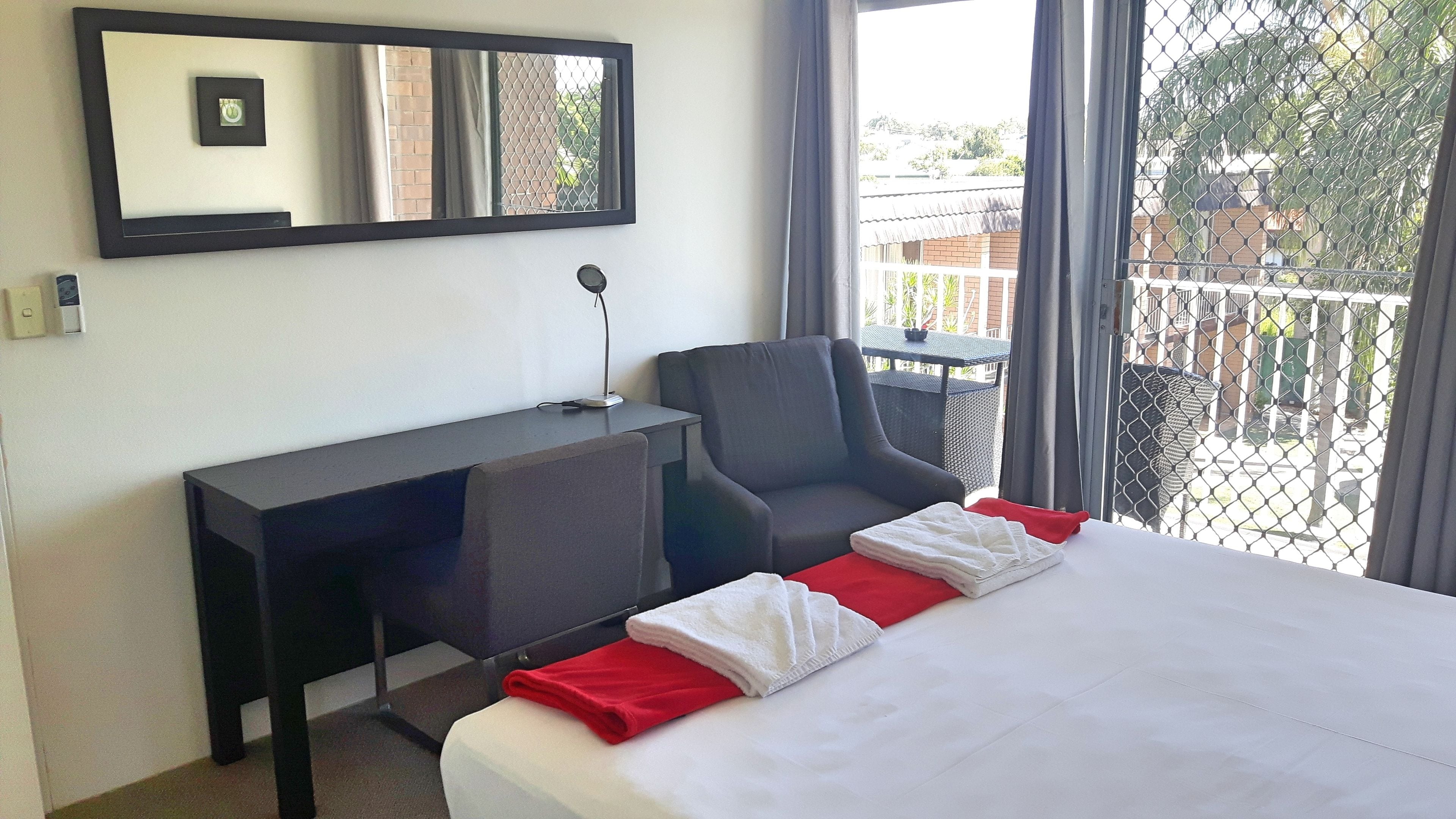 2 Bedroom Apartment - 2 King Beds  | Iron/ironing board, free WiFi, bed sheets