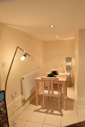 Individually decorated, individually furnished, iron/ironing board - Brighter Properties (London)