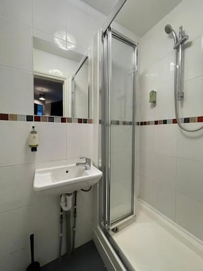 Studio Flat, 1 Twin Bed | Bathroom