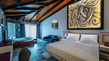 Deluxe Room with Jacuzzi | Minibar, in-room safe, desk, soundproofing