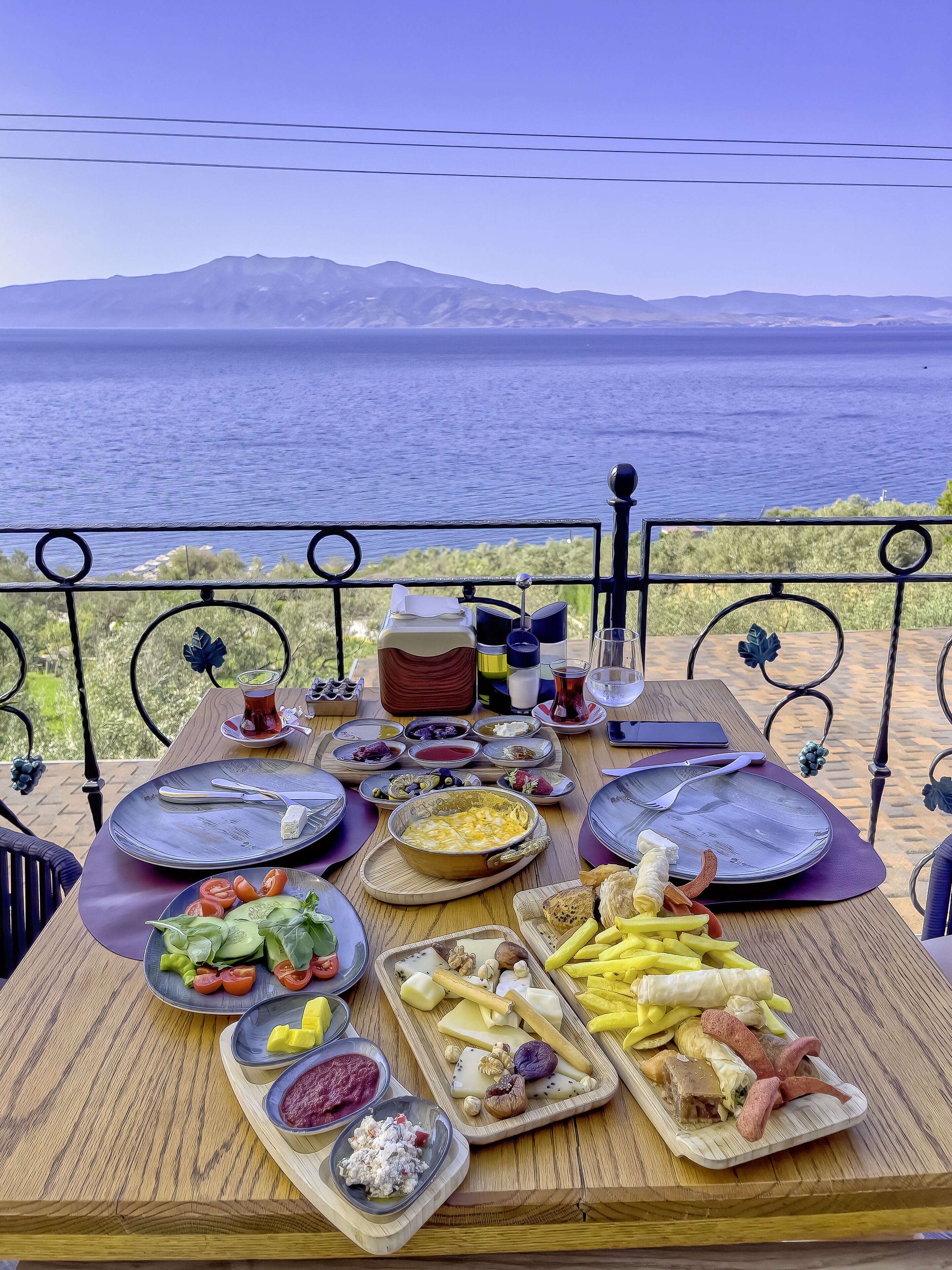 Free daily full breakfast 