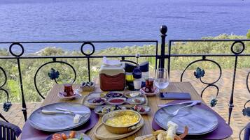 Free daily full breakfast