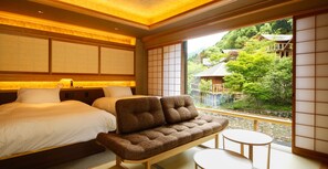 Chambre avec lits jumeaux (with Open-Air Onsen, Type B) | Literie de qualité, minibar, coffre-fort, accès au Wi-Fi (inclus)