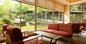 บริเวณนั่งเล่นที่ล็อบบี้