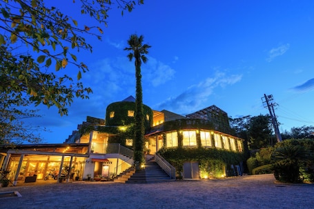 Exterior. Resort Hotel Moanacoast