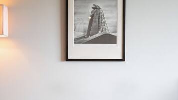 Superior Hollywood Twin Room Maisonette with Spa Bath -Annex | Free WiFi, bed sheets