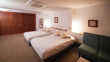 Deluxe Force Room Maisonette with Spa Bath -Main Building | Free WiFi, bed sheets