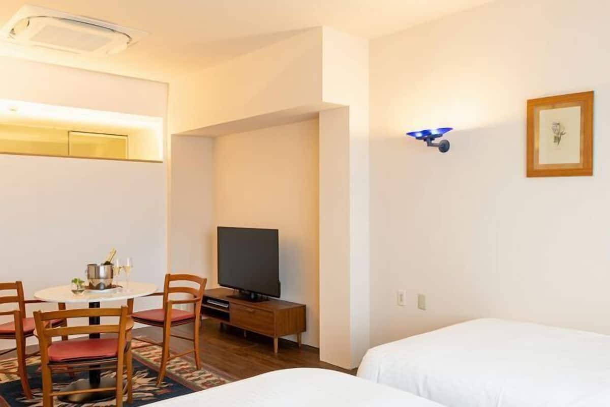 Free WiFi, bed sheets