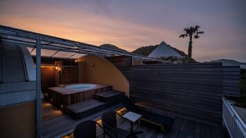 Standard Twin Room Maisonette with Spa Bath -Main Building | Free WiFi, bed sheets