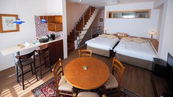 Deluxe Force Room Maisonette with Spa Bath -Main Building | Free WiFi, bed sheets