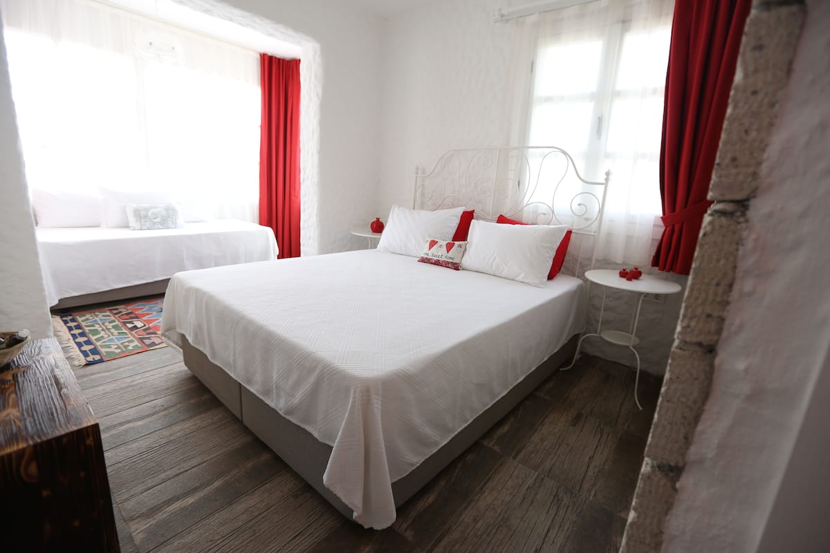 Panoramic Triple Room | Premium bedding, minibar, WiFi (free)