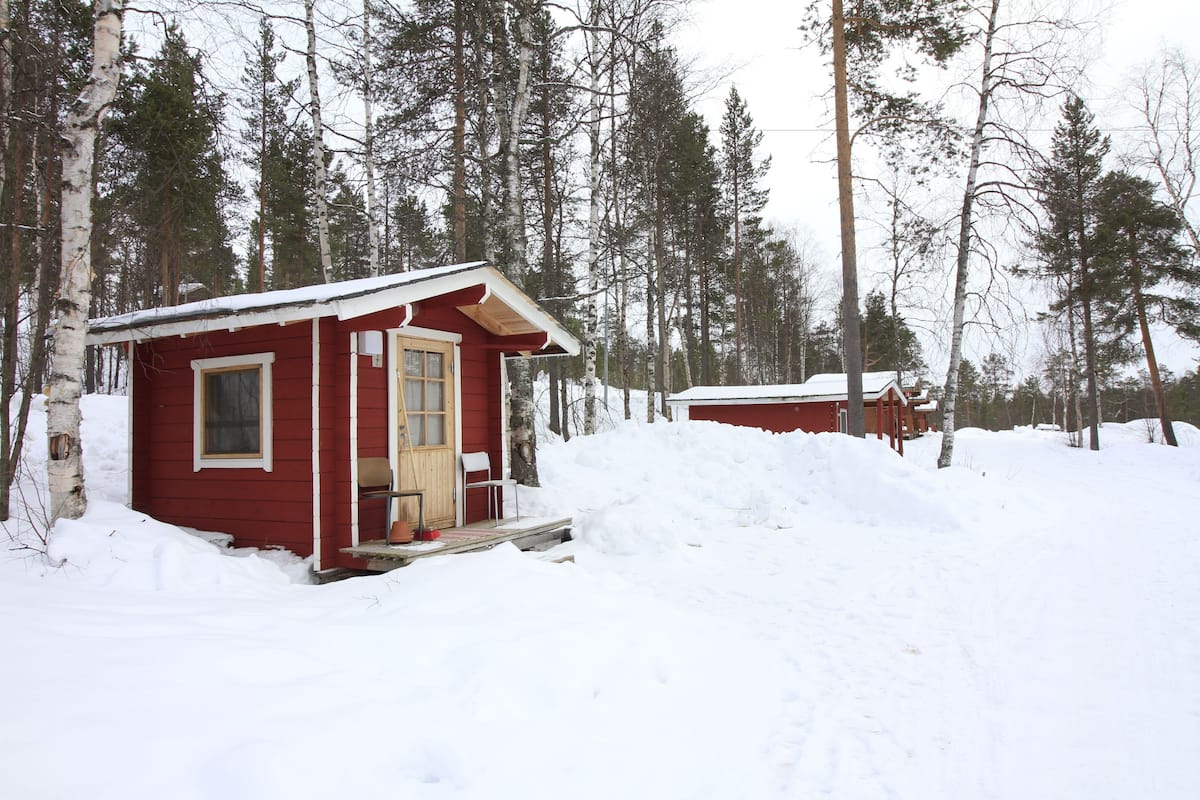 Economy Cabin, Shared Bathroom (5,7) | Desk, WiFi (free)