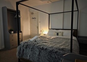 Ropa de cama de alta calidad y escritorio 