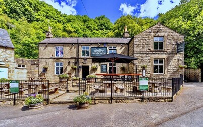 Ladybower Inn