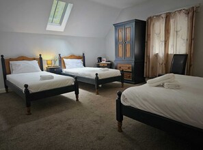 Premium bedding, desk, iron/ironing board, free WiFi
