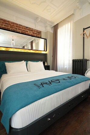 Roba de llit d'alta qualitat, cobrellits i escriptori 