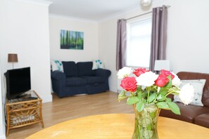 Family Studio, 1 King Bed, Accessible, Garden View | Living area | Flat-screen TV, Netflix - The Studio Apartments (Banbury)