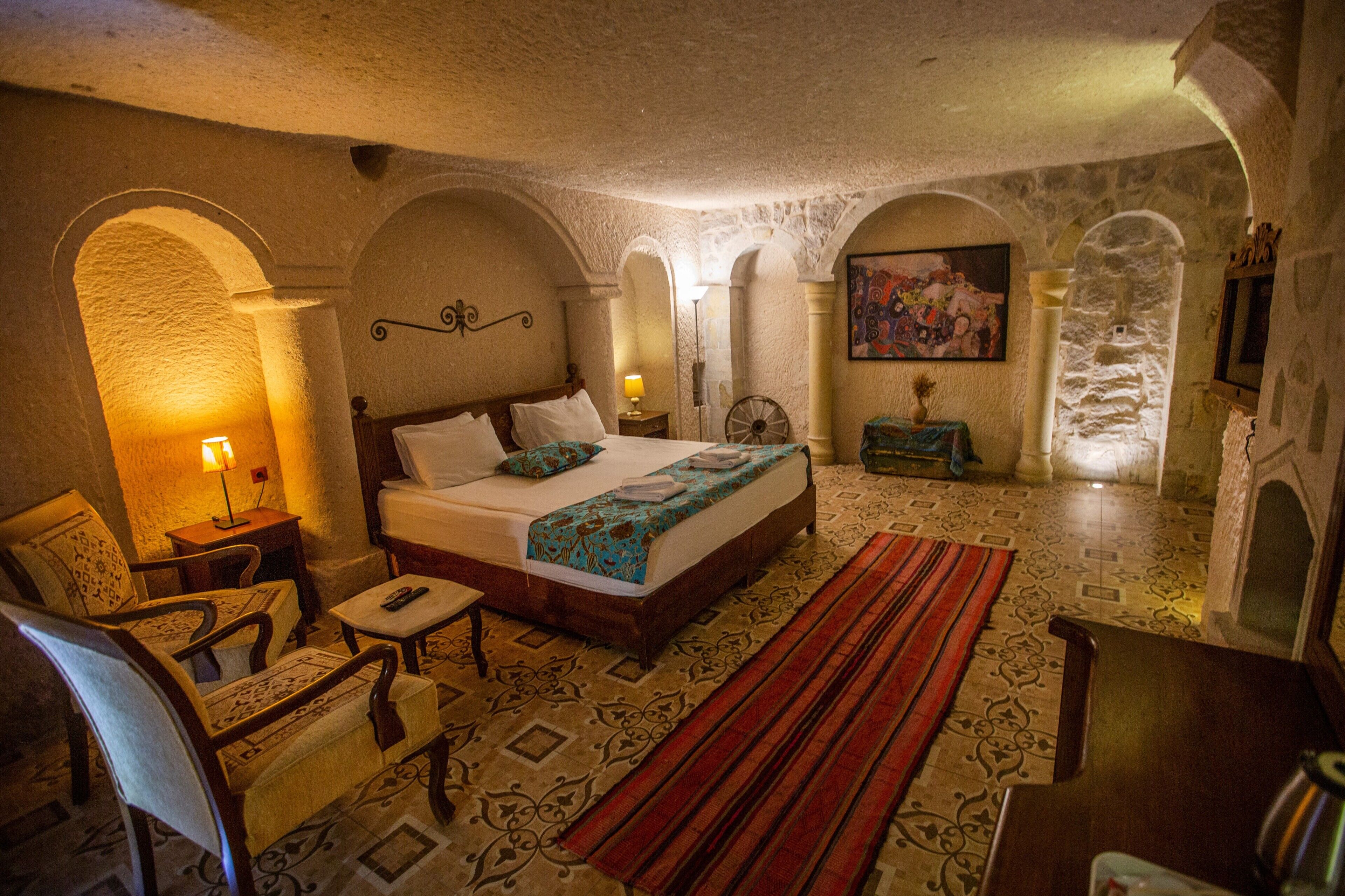 Suite junior | Decoración personalizada, escritorio y espacio para trabajar con laptop 