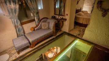 Presidential Suite, Valley View | Living area | 60-inch LCD TV with satellite channels, TV, first-run movies