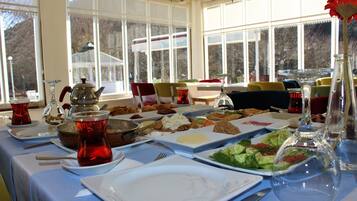 Desayuno completo incluido todos los días