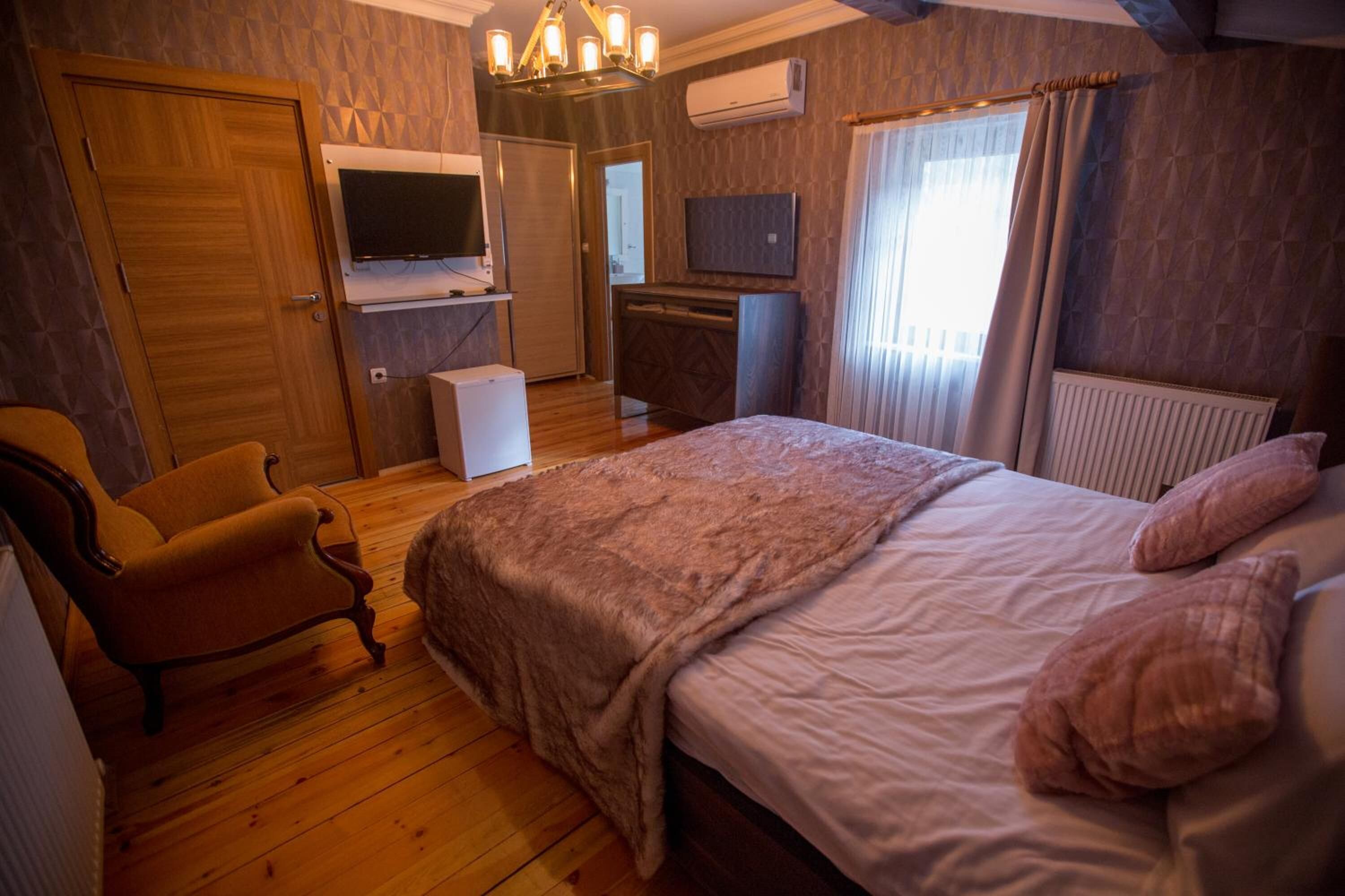 premium bedding, in-room safe, desk, iron/ironing board