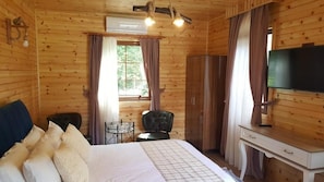 高档床上用品、客房内保险箱、办公桌、熨斗/熨衣板