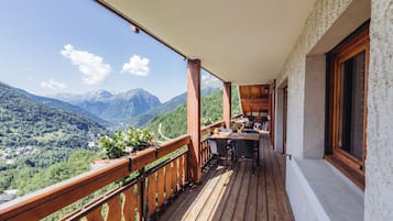 Appartement Deluxe, 4 chambres, vue montagne | Terrasse/Patio