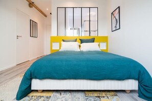 Premium bedding, desk, blackout curtains, soundproofing - Domaine de la Poignardiere (Chatillon-sur-Indre)