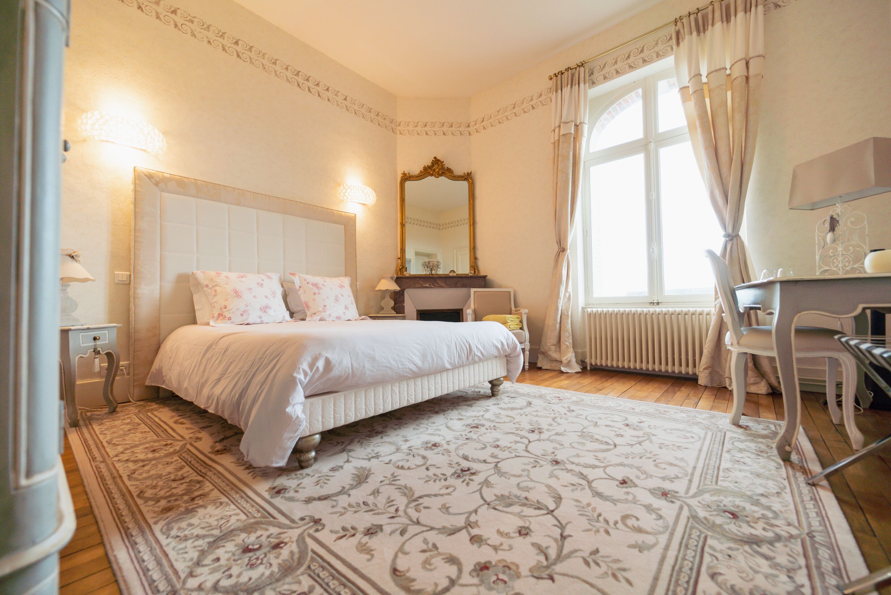 Superior tweepersoonskamer, 1 queensize bed, uitzicht op park | Luxe beddengoed, een bureau, verduisterende gordijnen