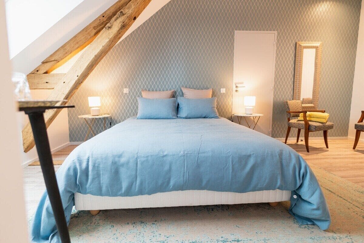 Premium bedding, desk, blackout curtains, soundproofing