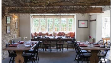 Breakfast, lunch, dinner served; local cuisine