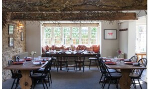 Breakfast, lunch, dinner served; local cuisine - The Pointer (Aylesbury)