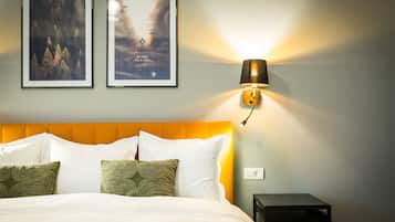 Executive Suite | 1 bedroom, premium bedding, minibar, in-room safe