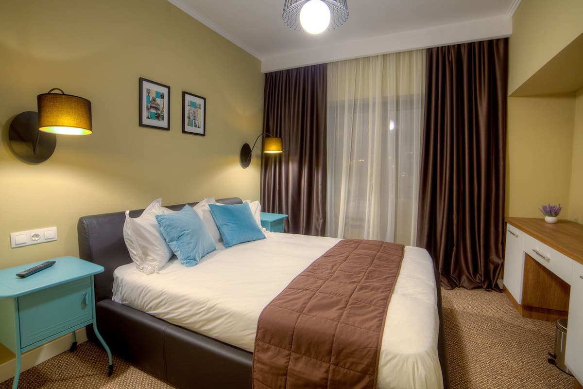 Studio, 1 queensize bed | 1 slaapkamer, luxe beddengoed, een minibar, een kluis op de kamer