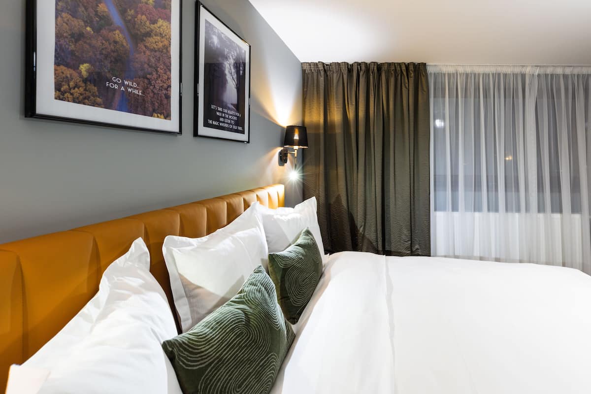 Economy tweepersoonskamer | 1 slaapkamer, luxe beddengoed, een minibar, een kluis op de kamer