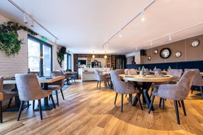 Daily continental breakfast for a fee - UpperHouse Brasov (Brasov)